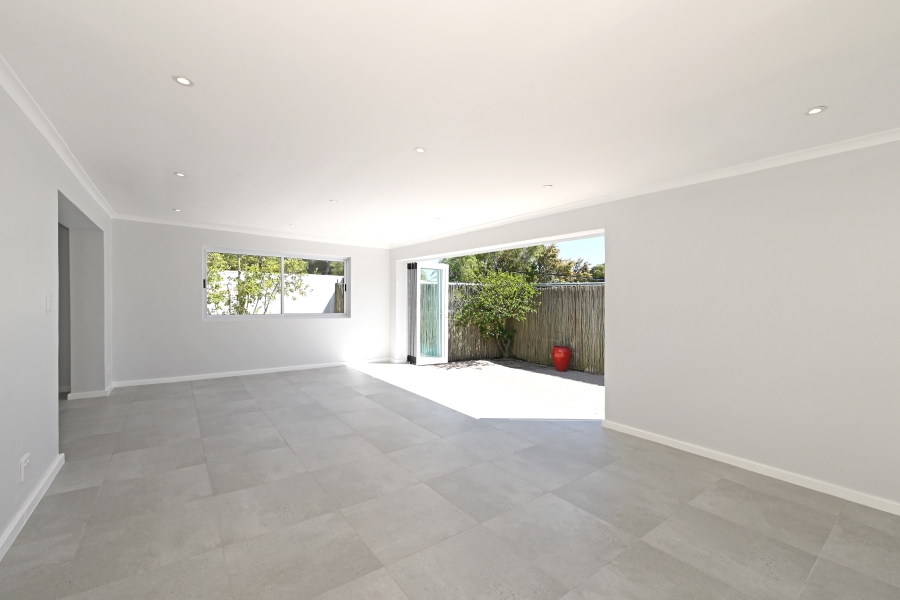 To Let 5 Bedroom Property for Rent in Kommetjie Western Cape